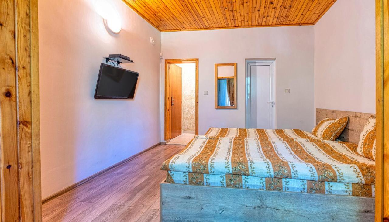 Крушун - Единствена На Метри От Водопадите, Krushun - The Only Stay Just Meters From The Waterfalls Krushuna Exterior foto